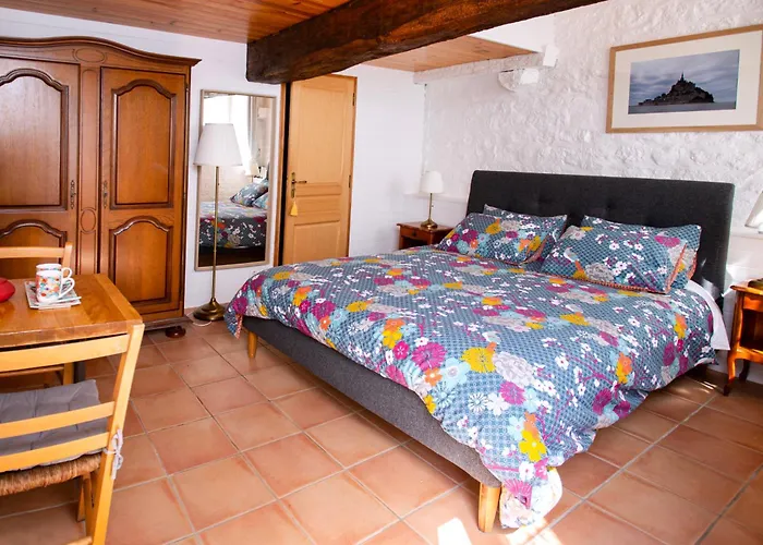 La Mancelliere De Montjoie D'hotes Et Nocleg ze śniadaniem